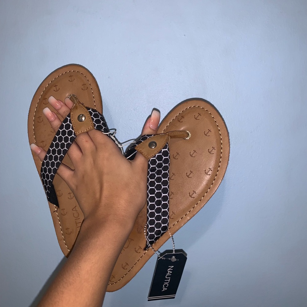 Nautica flip flops